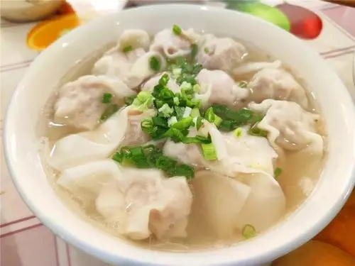 上(shàng)海(hǎi)食堂承包公司大(dà)廚教你(nǐ)正宗福建扁肉的(de)做(zuò)法