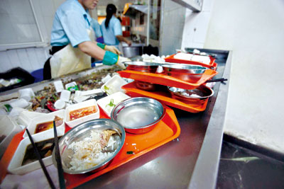 避免食堂浪費(fèi)現(xiàn)象需要(yào)從(cóng)改變觀念出發