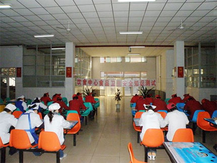 食堂服務人(rén)員(yuán)的(de)安全衛生(shēng)服務意識規範